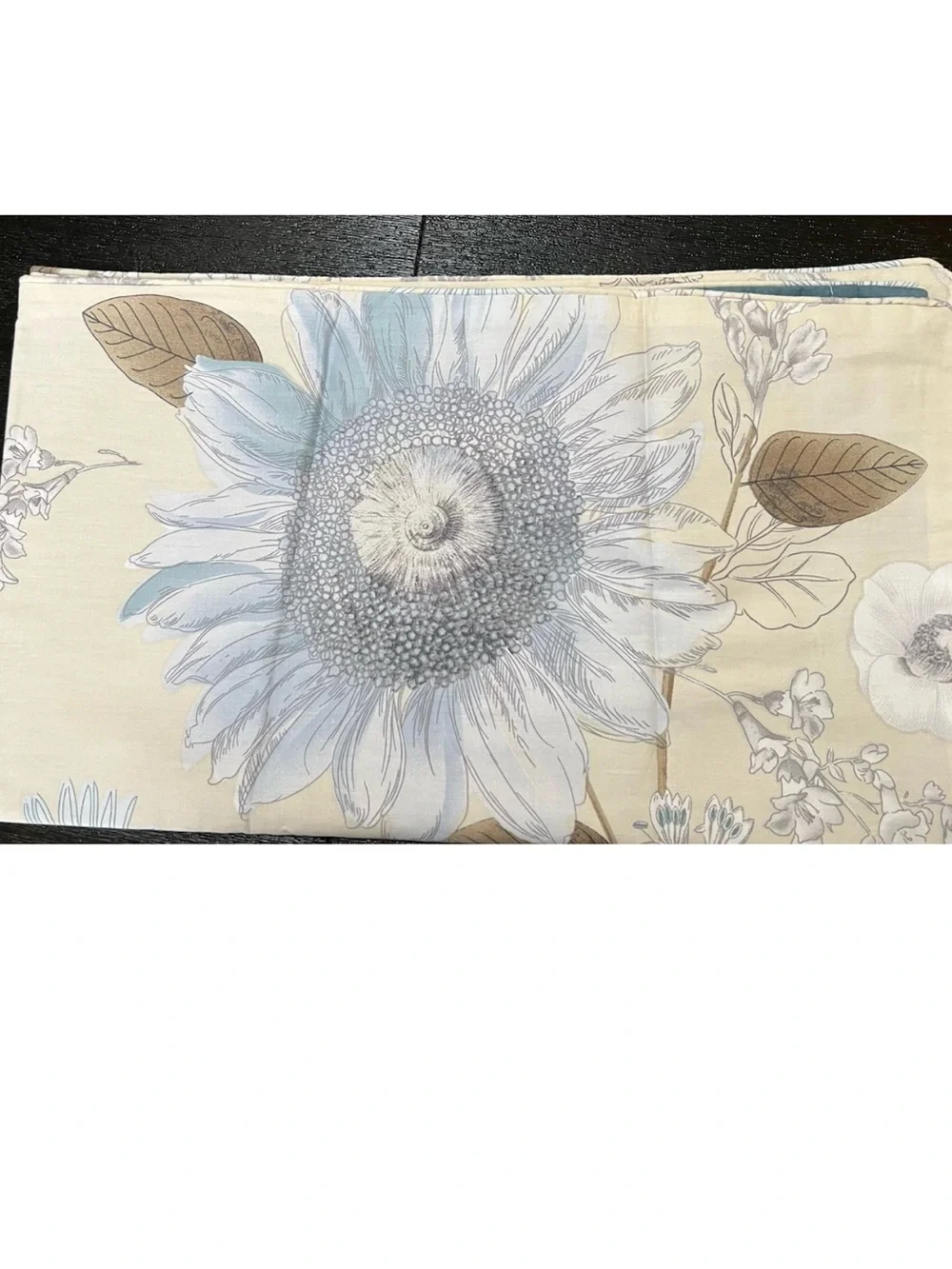 FADFAY 3 PCS Duvet Cover Set Reversible. Cream Floral Bedding. King Size. NEW